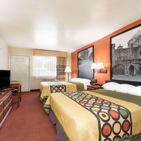 Super 8 By Wyndham San Antonio At I-10 Motel Kültér fotó