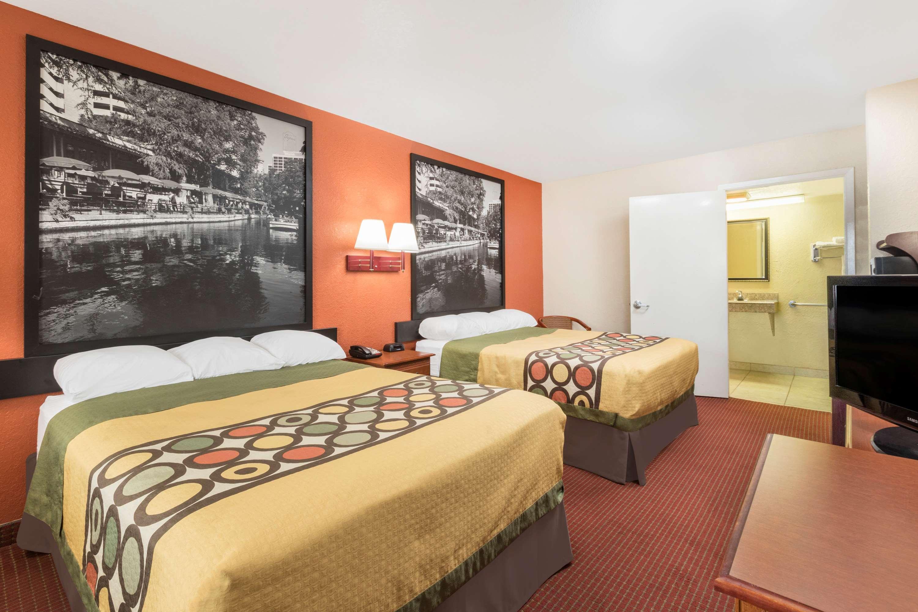 Super 8 By Wyndham San Antonio At I-10 Motel Kültér fotó
